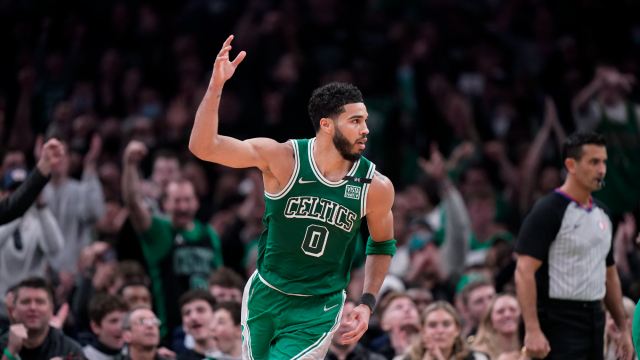 开云中国-塔图姆重要时刻战术调整，快船带队取胜！-开云中国